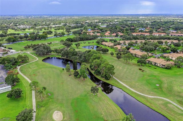 4723 PALM AIRE CIRCLE, Sarasota, FL 34243