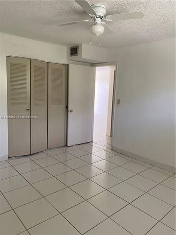 6211 SW 37th St 203, Davie, FL 33314