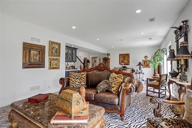 17137 Bradshaw Street, Overland Park, KS 66221