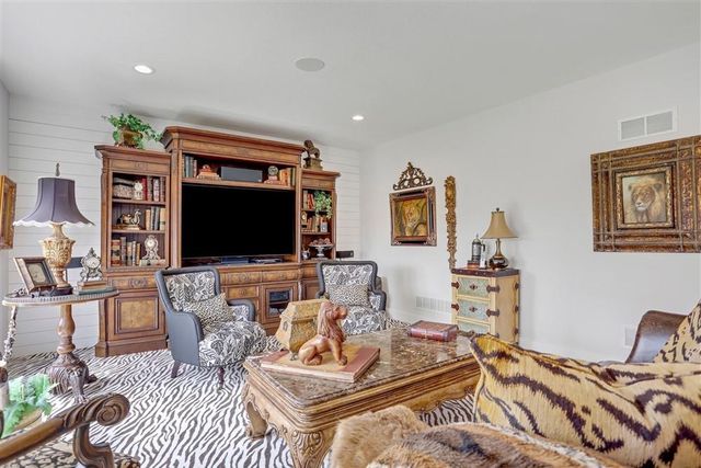 17137 Bradshaw Street, Overland Park, KS 66221