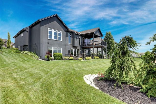 17137 Bradshaw Street, Overland Park, KS 66221