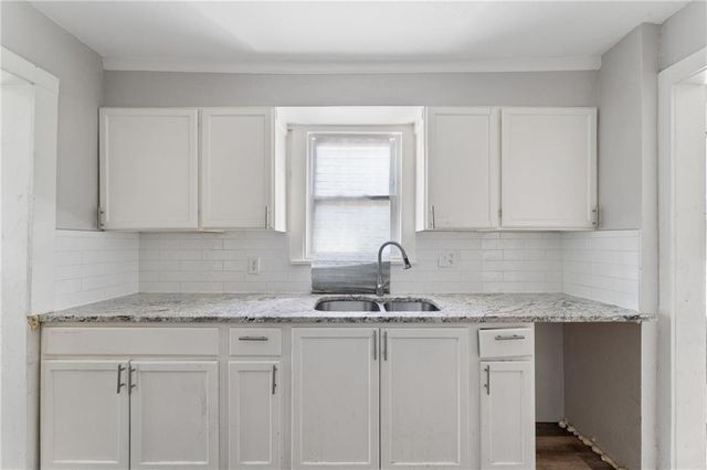 4046 E 68TH Terrace, Kansas City, MO 64132