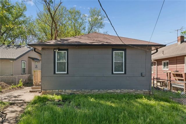 4046 E 68TH Terrace, Kansas City, MO 64132