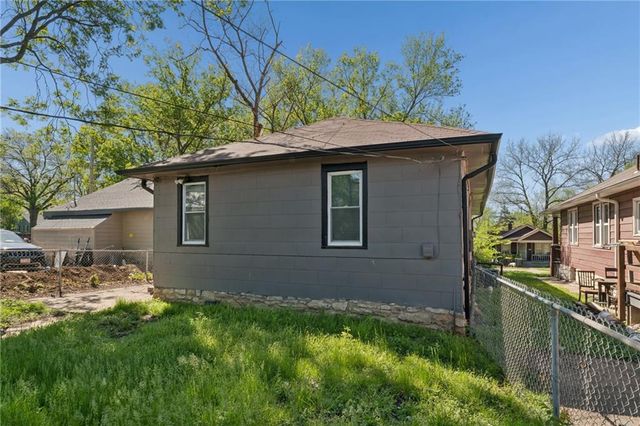 4046 E 68TH Terrace, Kansas City, MO 64132