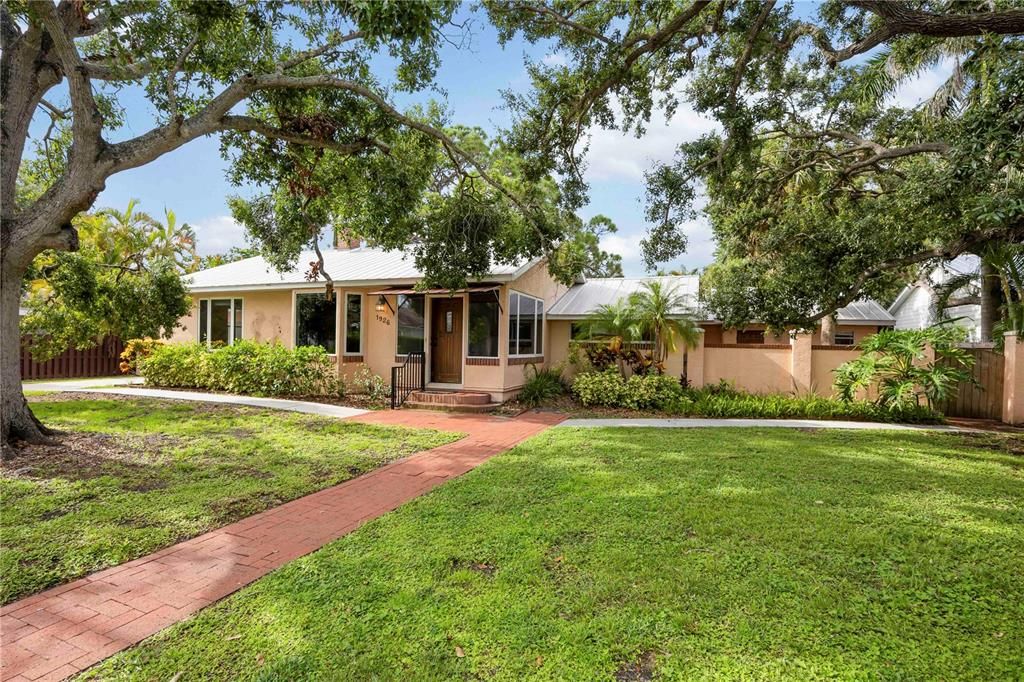 1926 MORRIS STREET, Sarasota, FL 34239