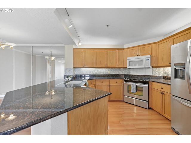 15420 Ne KNOTT St 16, Portland, OR 97230