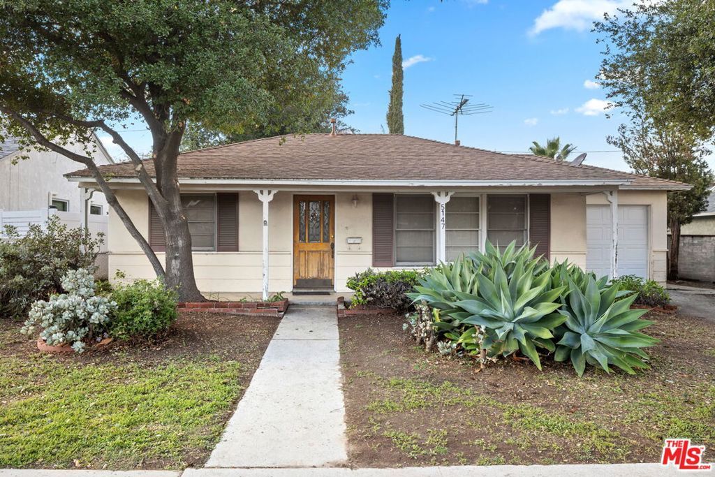 5147 Garden Grove Avenue, Tarzana, CA 91356