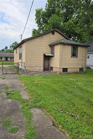 2327 E 25th Street, Granite City, IL 62040