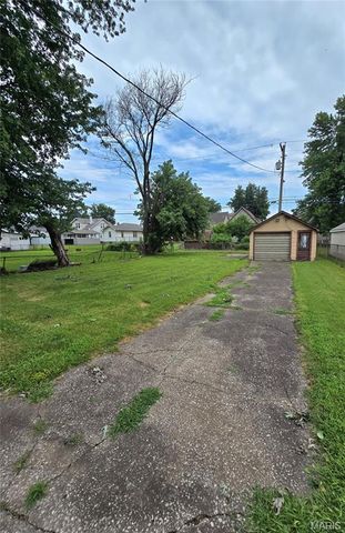 2327 E 25th Street, Granite City, IL 62040