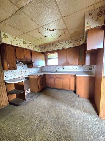 2327 E 25th Street, Granite City, IL 62040