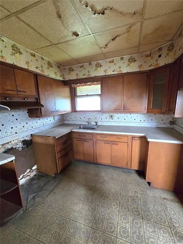 2327 E 25th Street, Granite City, IL 62040