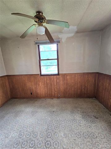2327 E 25th Street, Granite City, IL 62040