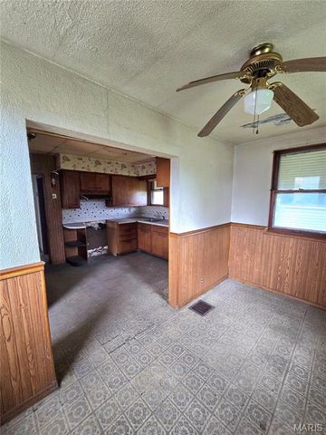 2327 E 25th Street, Granite City, IL 62040