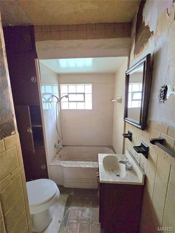 2327 E 25th Street, Granite City, IL 62040