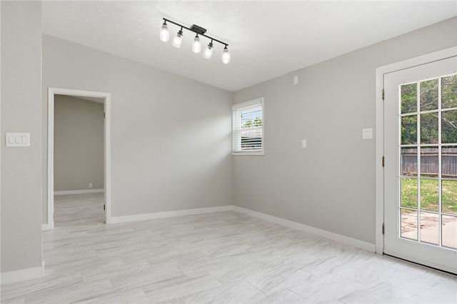 103 Magnolia Pl, Portland, TX 78374