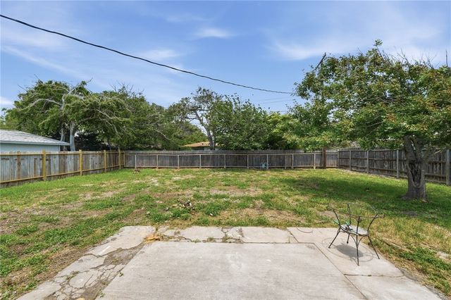 103 Magnolia Pl, Portland, TX 78374