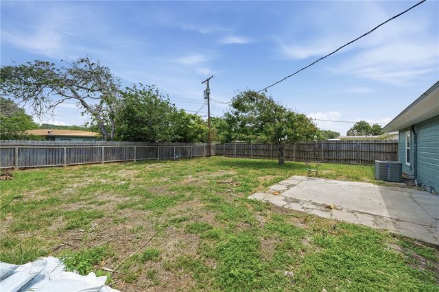 103 Magnolia Pl, Portland, TX 78374