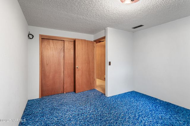 6520 Barge St, Yakima, WA 98908