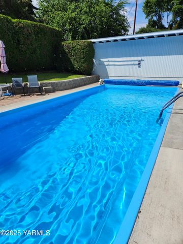 6520 Barge St, Yakima, WA 98908