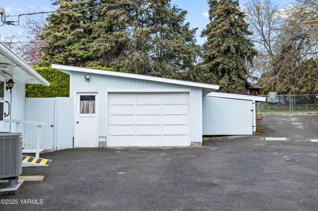 6520 Barge St, Yakima, WA 98908