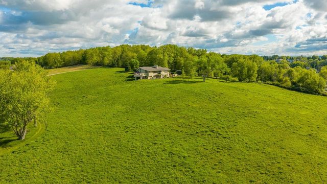 N4898 Arrowhead TRAIL, Juneau, WI 53039