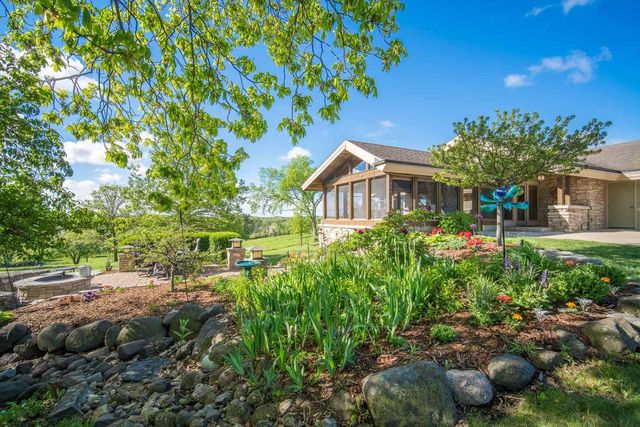 N4898 Arrowhead TRAIL, Juneau, WI 53039
