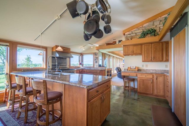 N4898 Arrowhead TRAIL, Juneau, WI 53039
