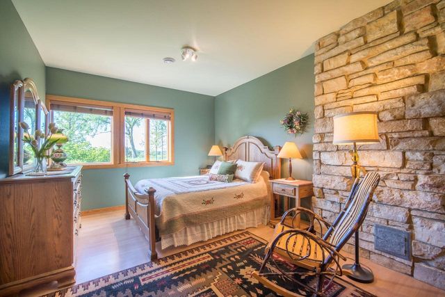 N4898 Arrowhead TRAIL, Juneau, WI 53039