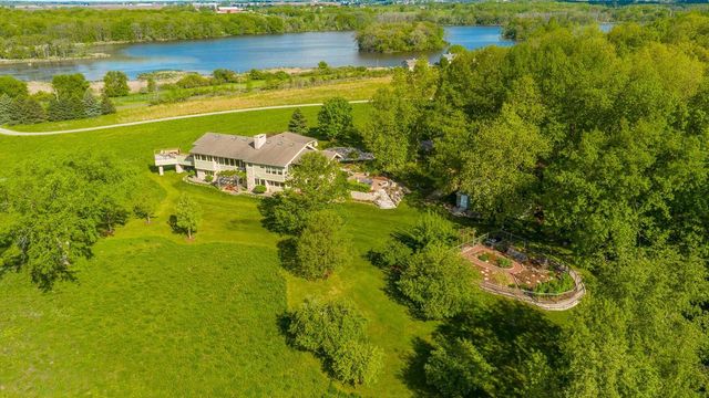 N4898 Arrowhead TRAIL, Juneau, WI 53039