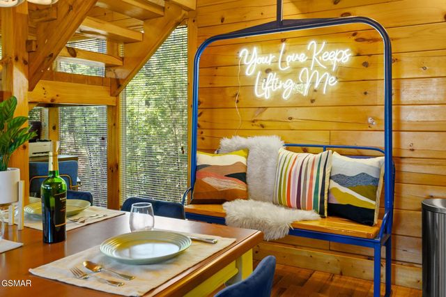 1105 Autumn Path Way, Sevierville, TN 37862