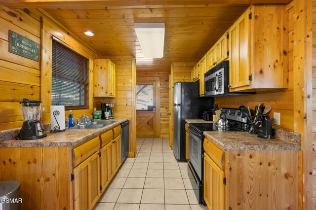 1105 Autumn Path Way, Sevierville, TN 37862