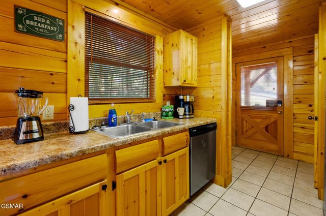 1105 Autumn Path Way, Sevierville, TN 37862