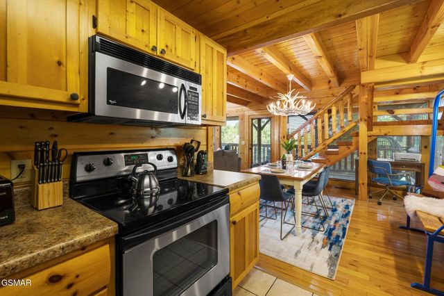 1105 Autumn Path Way, Sevierville, TN 37862