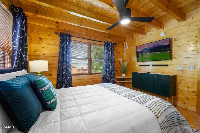 1105 Autumn Path Way, Sevierville, TN 37862