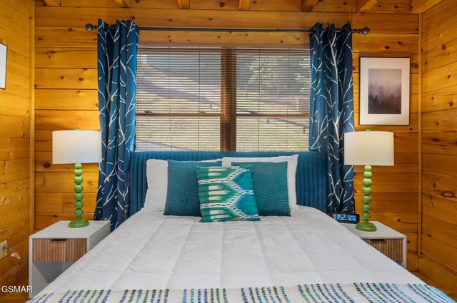 1105 Autumn Path Way, Sevierville, TN 37862