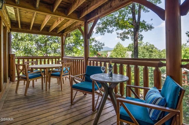 1105 Autumn Path Way, Sevierville, TN 37862