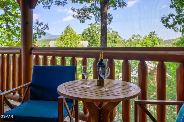 1105 Autumn Path Way, Sevierville, TN 37862