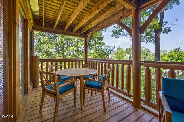 1105 Autumn Path Way, Sevierville, TN 37862