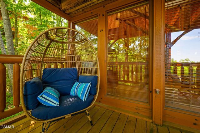 1105 Autumn Path Way, Sevierville, TN 37862