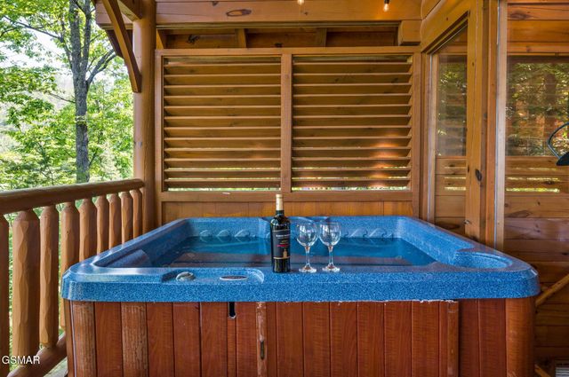 1105 Autumn Path Way, Sevierville, TN 37862