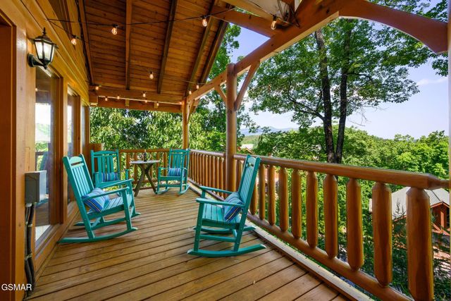 1105 Autumn Path Way, Sevierville, TN 37862