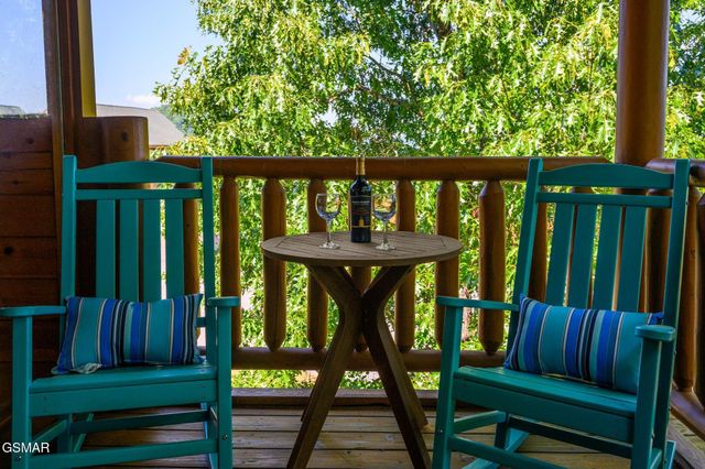 1105 Autumn Path Way, Sevierville, TN 37862