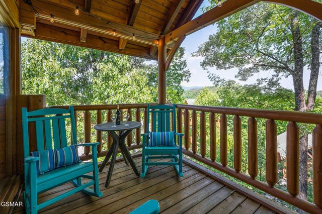 1105 Autumn Path Way, Sevierville, TN 37862