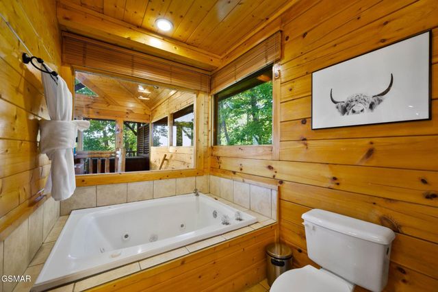 1105 Autumn Path Way, Sevierville, TN 37862