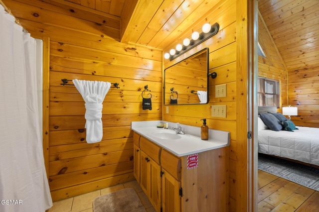 1105 Autumn Path Way, Sevierville, TN 37862