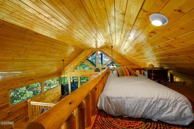 1105 Autumn Path Way, Sevierville, TN 37862