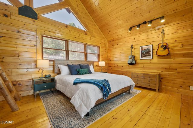 1105 Autumn Path Way, Sevierville, TN 37862