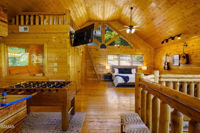 1105 Autumn Path Way, Sevierville, TN 37862