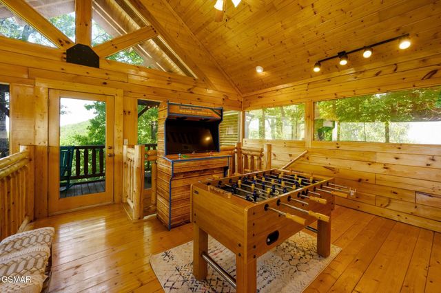 1105 Autumn Path Way, Sevierville, TN 37862