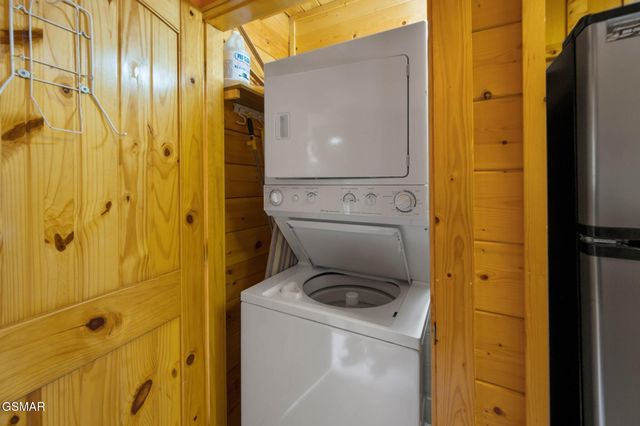 1105 Autumn Path Way, Sevierville, TN 37862